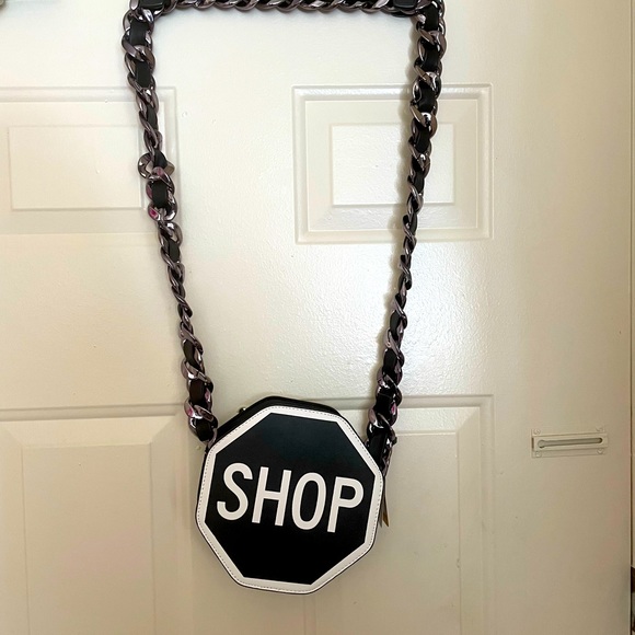 Hello 3am shop black and white cross body bag. Looks like 🛑 sign 😃 - Picture 2 of 3